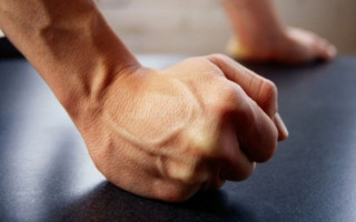 Дерзкое нападение на посетителей кафе в Мукачево: есть подробности и видео