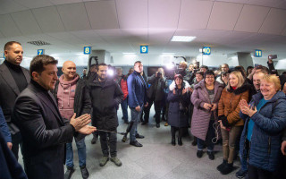 Зеленский встречает в «Борисполе» самолет с освобожденными украинцами, трансляция