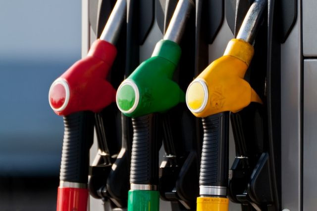 На заметку водителям: в Украине падают цены на бензин