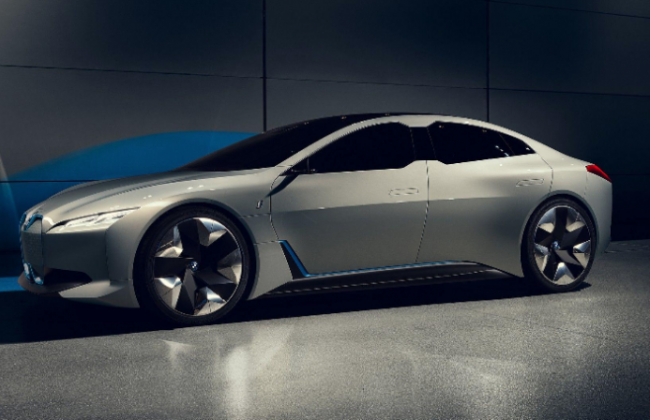 BMW презентує потужний та витривалий електрокар: фото