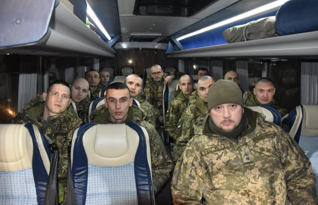 Стало известно о состоянии здоровья освобожденных из плена военнослужащих