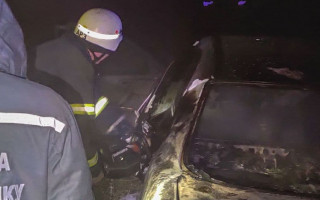 У Києві вибухнув і загорівся автомобіль, фото