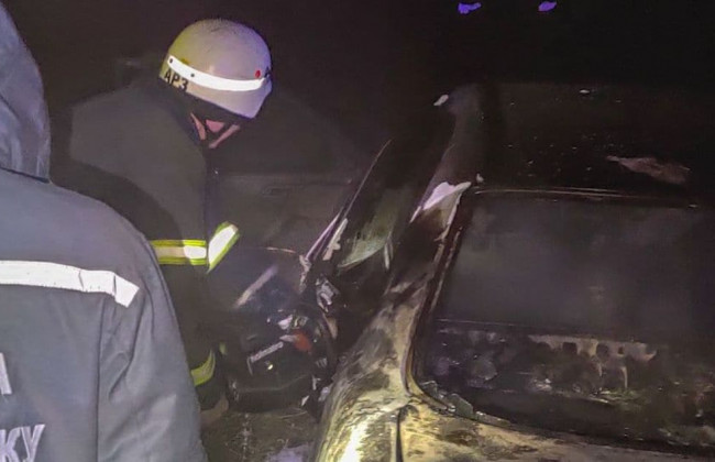 У Києві вибухнув і загорівся автомобіль, фото