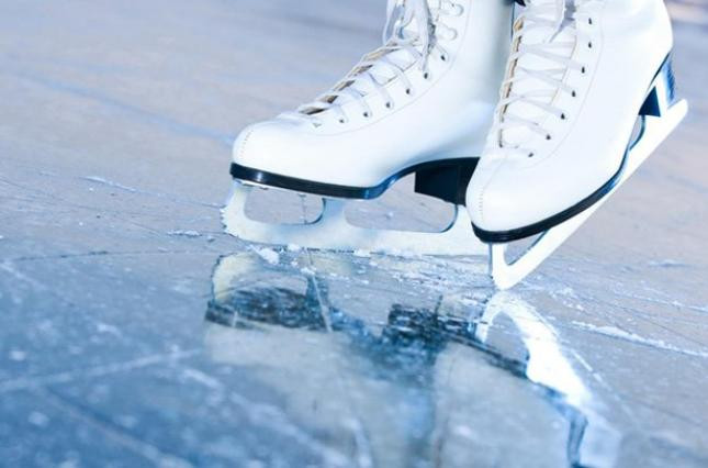 Где в столице можно покататься на коньках: список адресов