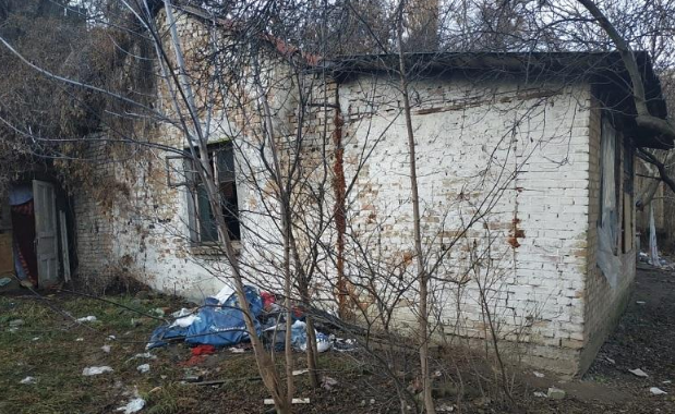 В заброшенном доме в Киеве нашли детей