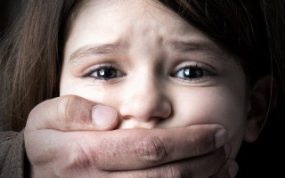 В Черниговской области мужчина систематически насиловал родную дочь: подробности