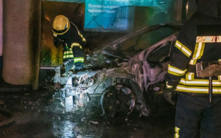 Мощный пожар в центре столицы: «евробляха» выгорела дотла