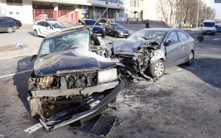Масштабна аварія у столиці: водій Mercedes загинув на місці, відео