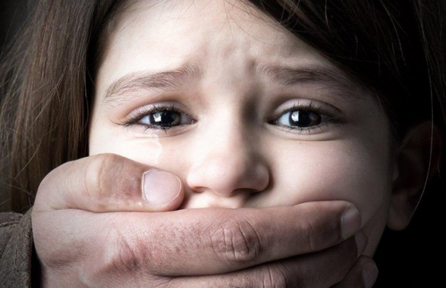 В Черниговской области мужчина систематически насиловал родную дочь: подробности