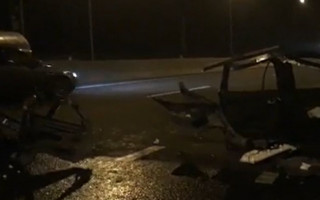 Автомобиль разорвало на две части: под Киевом произошло серьезное ДТП, видео