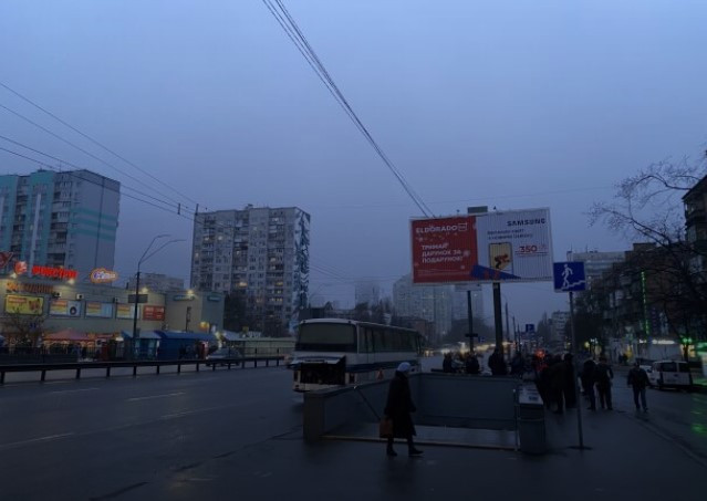 В Киеве вспыхнул автобус, переполненный пассажирами: видео