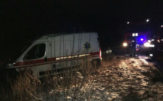 Скользкая дорога: возле Краматорска карета скорой помощи попала  в ДТП