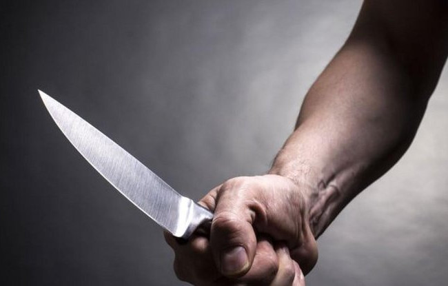 Бил ножом: в Киеве ищут маньяка, который напал на девушку, фото