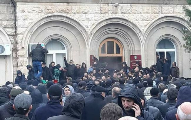 «Майдан» в Абхазии: люди массово вышли на акцию протеста