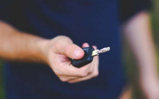 Прокуратура викрила аферистів, які «продавали» дешеві автомобілі