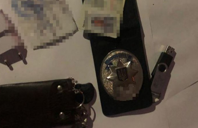 Продавав наркотики: ДБР затримало поліцейського