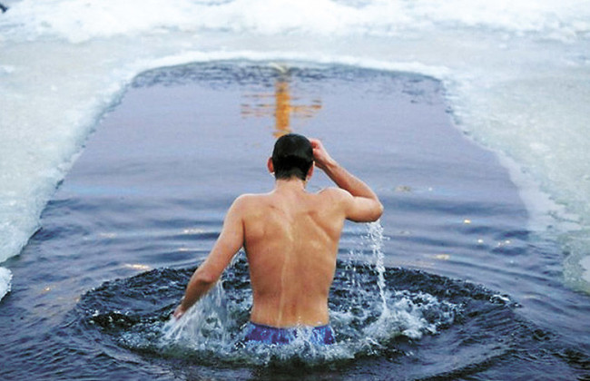 Праздник Крещения: киевлян приглашают искупаться в проруби на Гидропарке