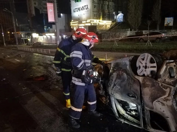 Водитель сгорел заживо: в Киеве произошло смертельное ДТП