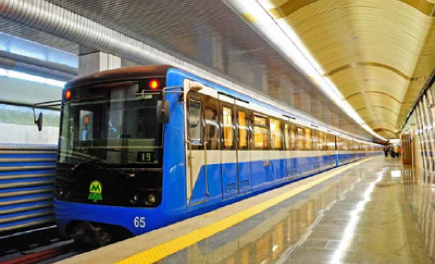В киевском метро появилась новая информационная техника: фото