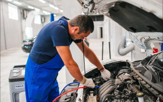 Взяли покататься: сотрудники СТО разбили Range Rover клиента, фото