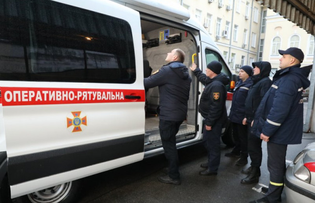 На Дніпропетровщині зі ставка дістали позашляховик: загинула сім’я з дитиною