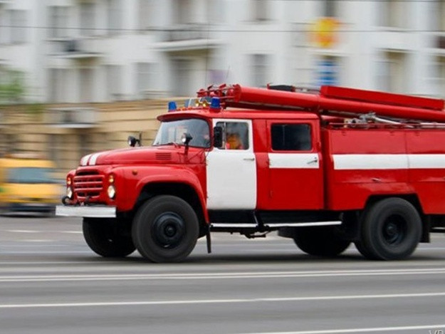 Масштабна пожежа у Вінниці: госпіталізовано чоловіка