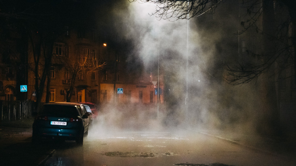 В Киеве снова прорвало трубу с горячей водой: подробности, видео