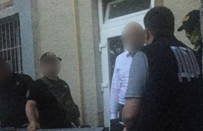 Пропонував хабар офіцеру військкомату: затримали начальника відділення поліції