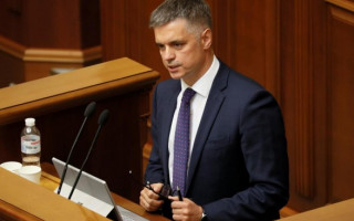 Глава МИД считает неуважением зарплату чиновников в 16 тысяч гривен