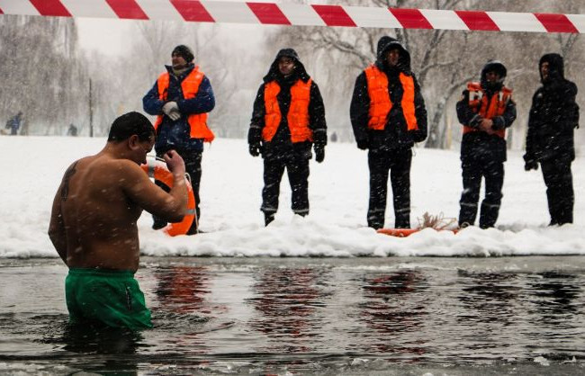 Купання на Водохреща: киянам нагадали правила безпечного святкування