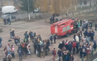 Под Киевом в школе распылили слезоточивый газ: подробности