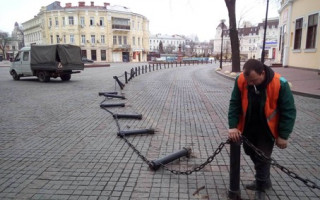 В Одессе вандалы изуродовали площадь: фото