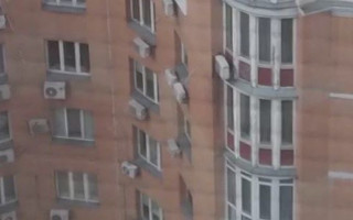 В Киеве подросток прыгнул с крыши многоэтажки и разбился, видео