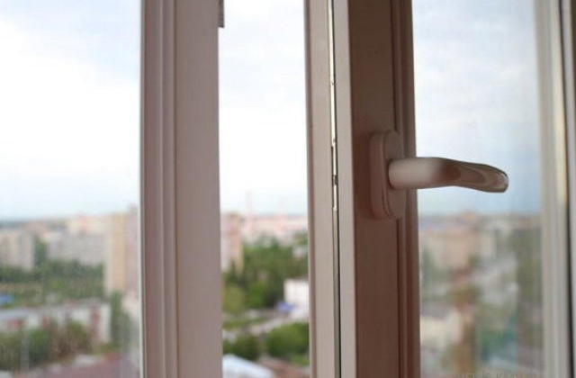 Ліз до коханої й зірвався з вікна: під Дніпром чоловік загинув через романтичний вчинок