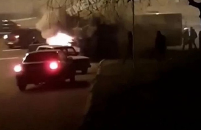 В Днепре на ходу вспыхнула маршрутка, переполненная пассажирами: видео