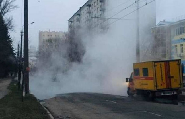 В Киеве снова прорвало теплотрассу: первые подробности