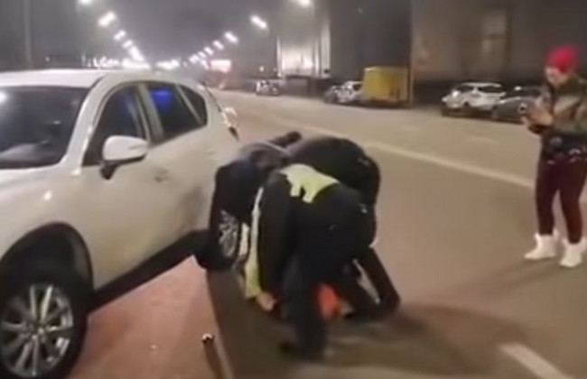 Жорстоко покарали: у Києві копи затримали зухвалого водія, відео