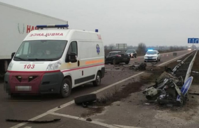 Машины разбросало по дороге: на киевской трассе произошло серьезное ДТП