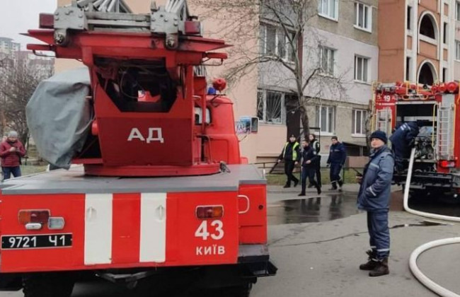 У Києві палала багатоповерхівка: з’явилось відео