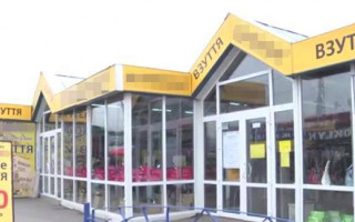 У Києві обшукують популярні магазини одягу