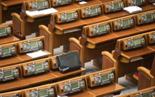 Две «минималки»: зарплаты нардепов хотят ограничить