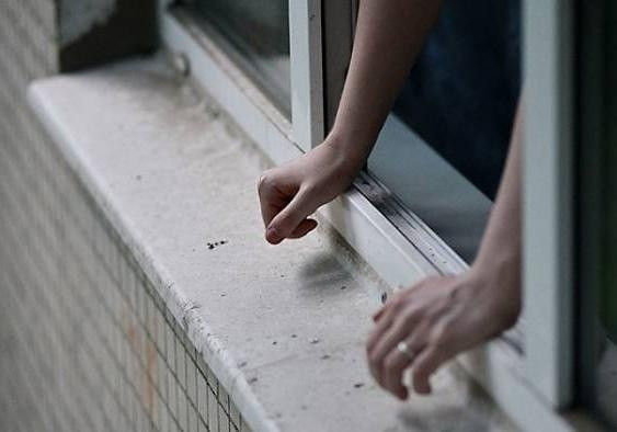 Трагедия в Одессе: онкобольная женщина выпрыгнула из окна