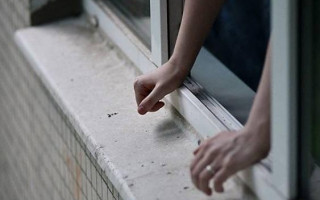 Трагедия в Одессе: онкобольная женщина выпрыгнула из окна