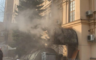 У Києві палає приміщення Мінкульту: відео