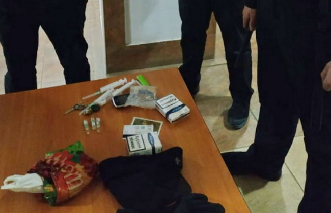 Йшов до суду з наркотиками: на Тернопільщині затримали чоловіка