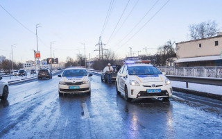 В Киеве двое мужчин напали и ограбили подростка: подробности происшествия