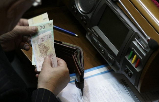У Верховній Раді планують обмежити максимальний рівень зарплат у держсекторі