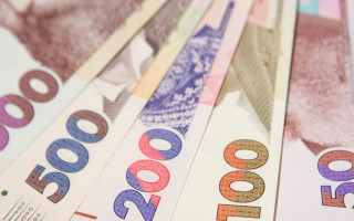 Третина українців готова проміняти свободу на гроші: дослідження