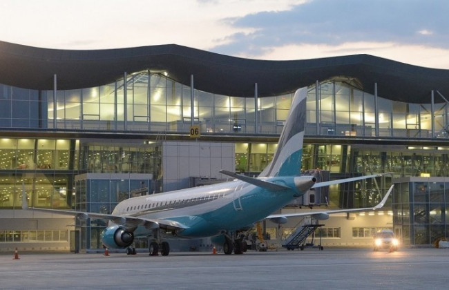 В Борисполі приземлився літак МАУ, який евакуював українців з китайського острова