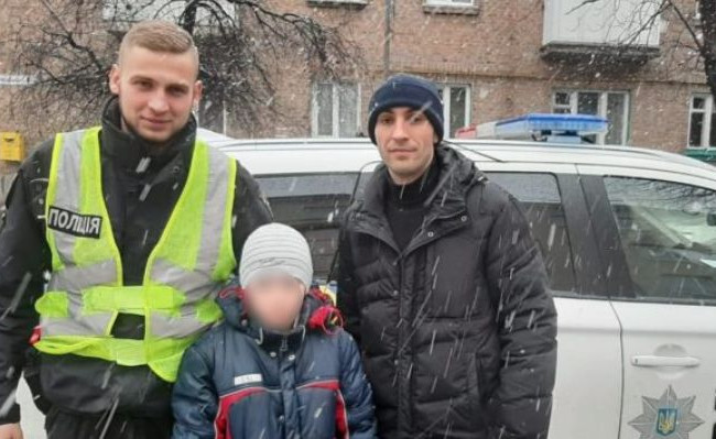 На Київщині хлопчик втік від горе-матері: що відомо